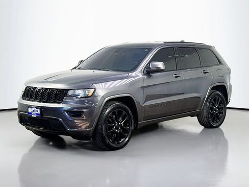 Used 2018 Jeep Grand Cherokee Altitude RWD image 3