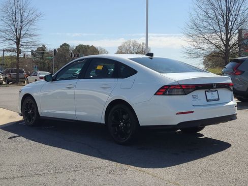 Certified 2025 Honda Accord SE image 5