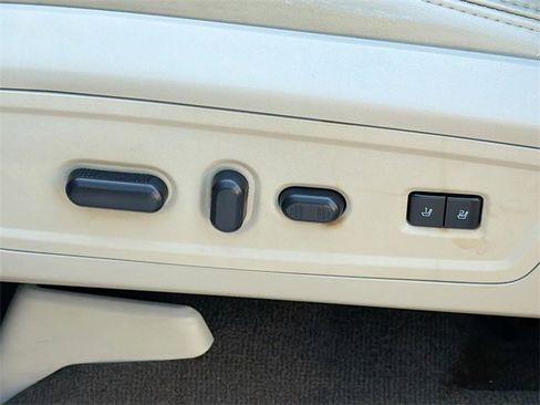 Used 2016 Lincoln Navigator Select image 25