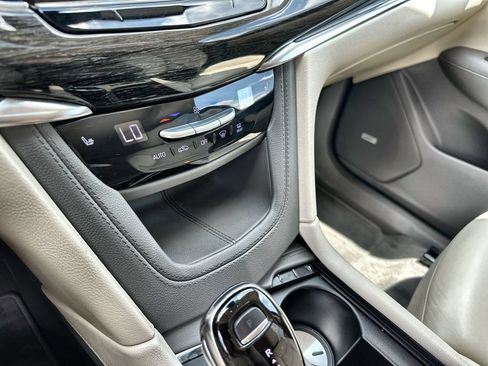 Used 2021 Cadillac XT6 Premium Luxury FWD image 27