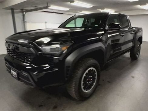 Used 2025 Toyota Tacoma TRD Off-Road image 4