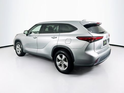 Used 2020 Toyota Highlander L image 5
