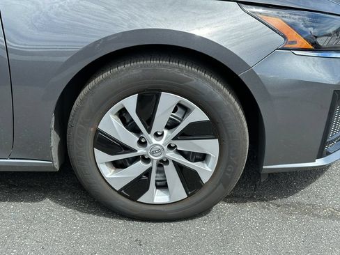 Used 2025 Nissan Altima 2.5 S FWD image 13