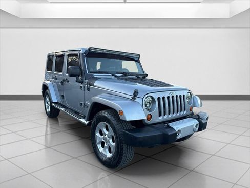 Used 2013 Jeep Wrangler Unlimited Sahara w/ Dual Top Group image 9