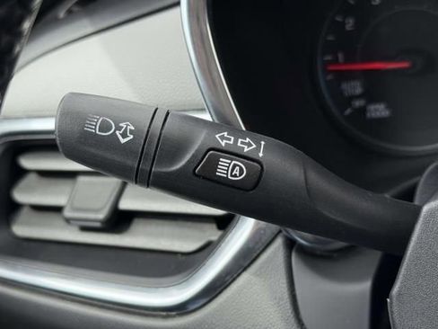 Used 2019 Chevrolet Equinox LT w/ Driver Convenience Package FWD image 20