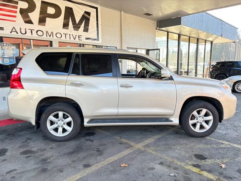 Used 2011 Lexus GX 460 Premium w/ Convenience Pkg image 8