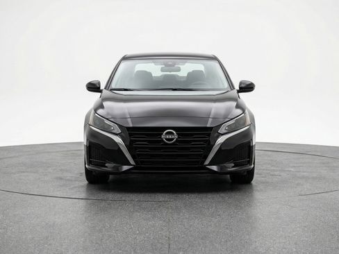 Used 2025 Nissan Altima 2.5 SV image 2