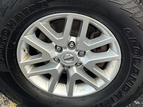Used 2015 Nissan Frontier SV w/ SV Value Truck Package AWD/4WD image 10