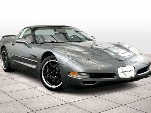 Used 2004 Chevrolet Corvette Coupe w/ Preferred Equipment Group image 3