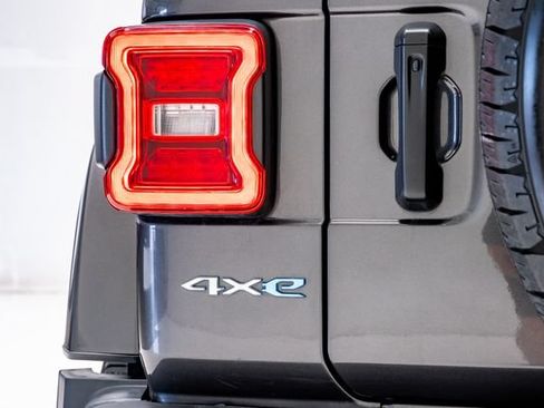 Used 2024 Jeep Wrangler Unlimited Sahara AWD/4WD image 32