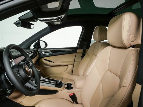 Used 2026 Porsche Macan AWD/4WD image 5