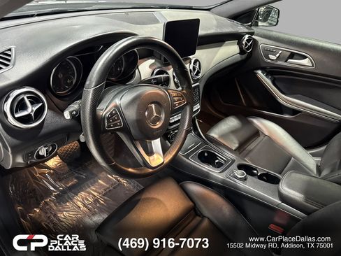 Used 2020 Mercedes-Benz GLA 250 4MATIC w/ Premium Package image 16