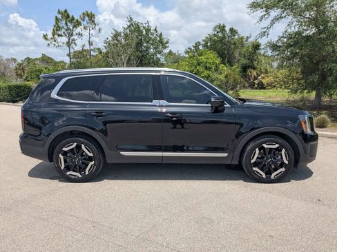 Used 2024 Kia Telluride EX FWD image 3