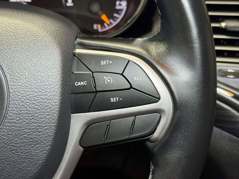 Used 2020 Jeep Grand Cherokee Laredo image 10