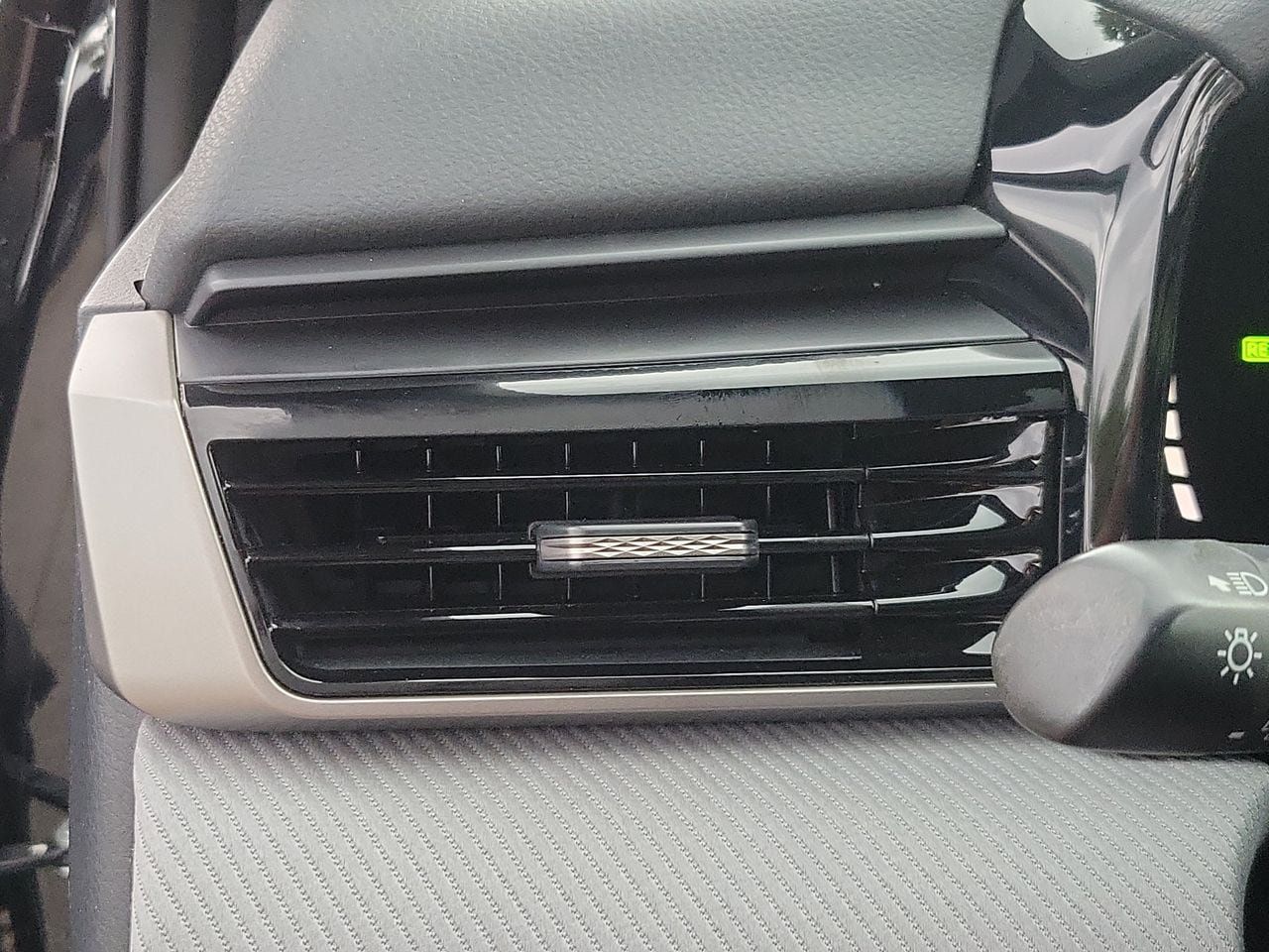 Used 2025 Toyota Camry SE w/ Multimedia Upgrade Package FWD image 33