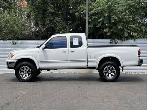 Used 2001 Toyota Tundra Limited w/ Off-Road Pkg AWD/4WD image 13