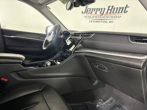 Used 2023 Jeep Grand Cherokee Limited AWD/4WD image 33