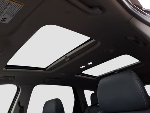 Used 2021 Buick Enclave Premium w/ Sun and Sites Package image 19