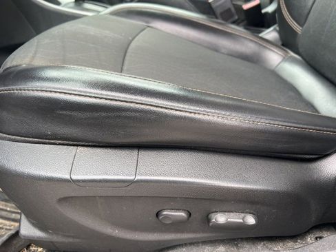 Used 2018 Chevrolet Trax LT w/ LT Convenience Package image 9