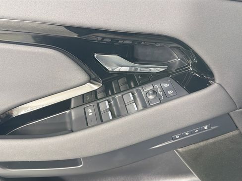 Certified 2025 Land Rover Range Rover Evoque S image 19