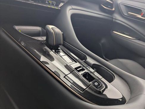 Used 2025 Toyota Crown Signia w/ Advanced Technology Package image 10