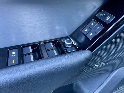 Used 2020 Land Rover Range Rover Velar R-Dynamic S image 11