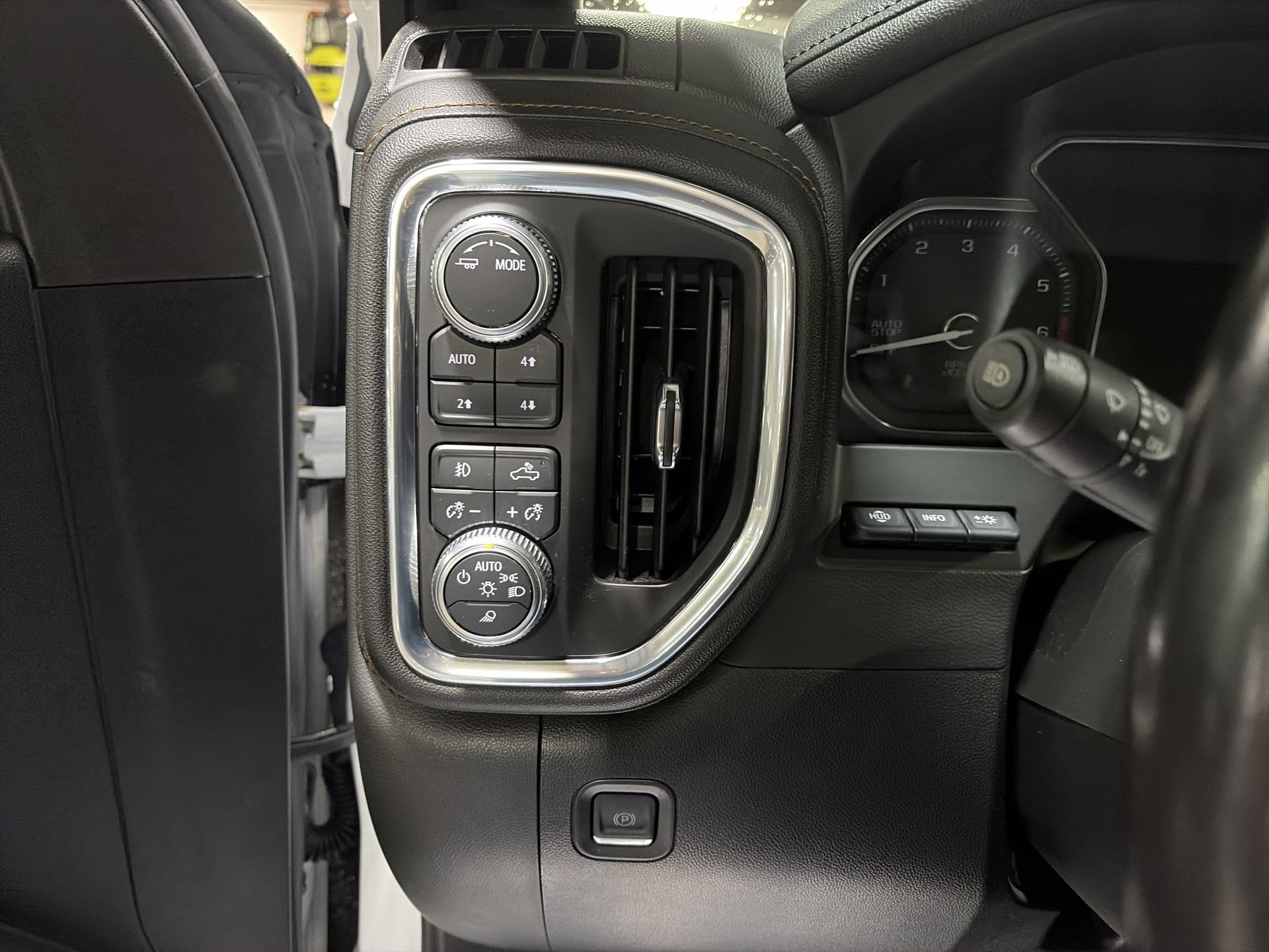Used 2021 GMC Sierra 1500 AT4 w/ AT4 Carbonpro Edition AWD/4WD image 19
