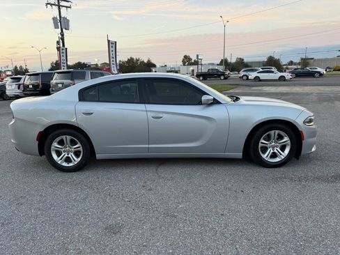Used 2020 Dodge Charger SXT w/ Leather Interior Group image 4