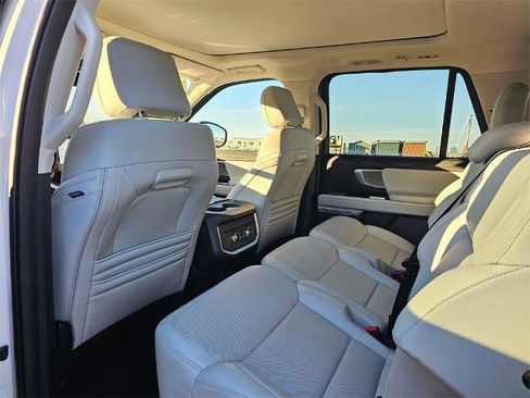 Certified 2025 Ford Expedition Max Platinum image 12