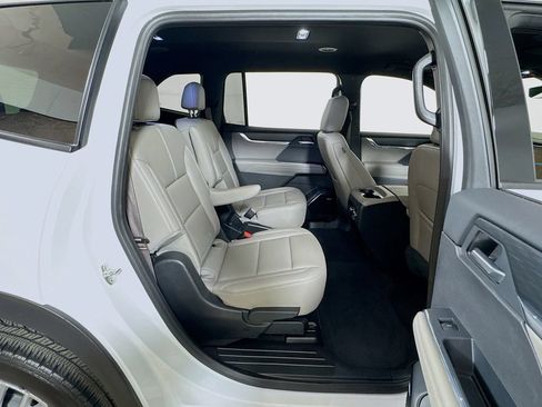 Certified 2026 GMC Acadia Elevation w/ Elevation Premium Package FWD image 27
