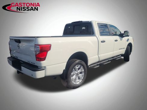 Used 2024 Nissan Titan SV w/ SV Convenience Package image 15