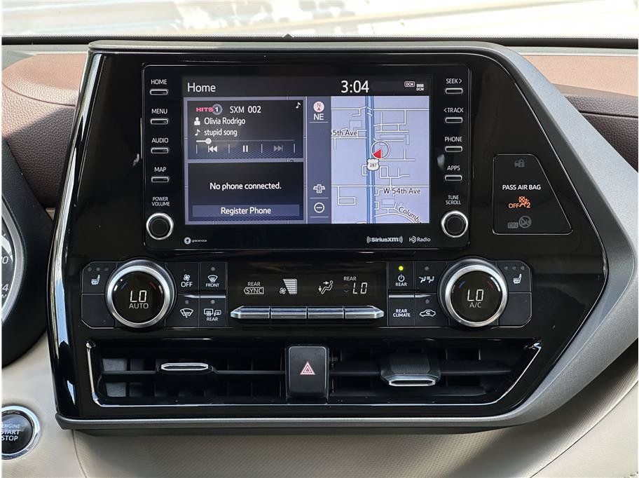 Used 2022 Toyota Highlander XLE AWD/4WD image 25