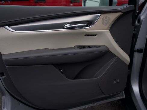 Used 2018 Cadillac XT5 Luxury w/ Driver Awareness Package image 21