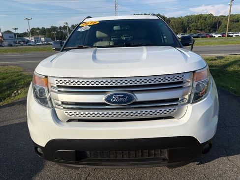 Used 2015 Ford Explorer XLT w/ Equipment Group 202B FWD image 3