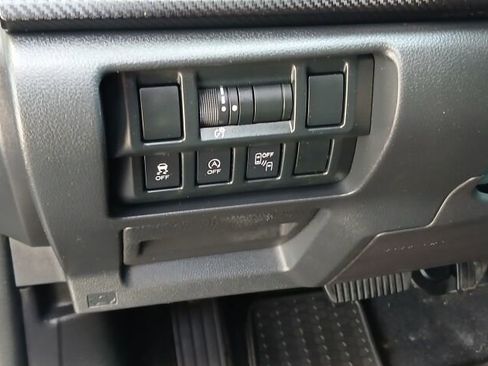 Used 2021 Subaru Crosstrek 2.0i Premium w/ Moonroof Package image 19