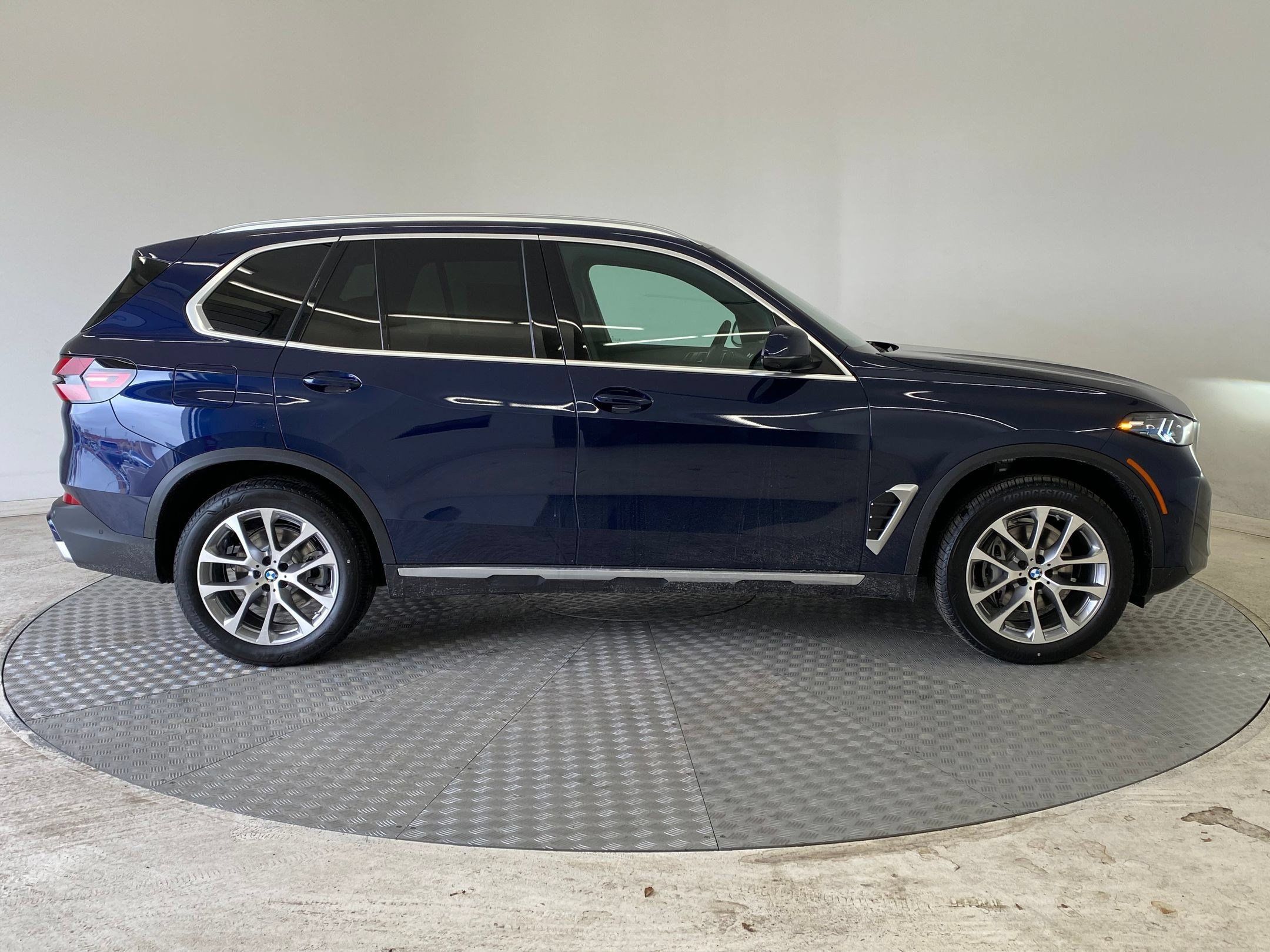 Used 2026 BMW X5 xDrive40i w/ Premium Package AWD/4WD image 8