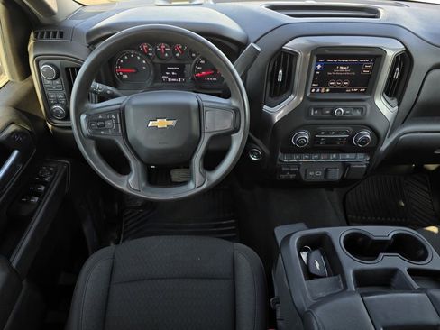Used 2025 Chevrolet Silverado 2500 Custom w/ Custom Value Package image 4