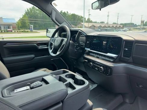 Used 2023 Chevrolet Silverado 1500 RST AWD/4WD image 9