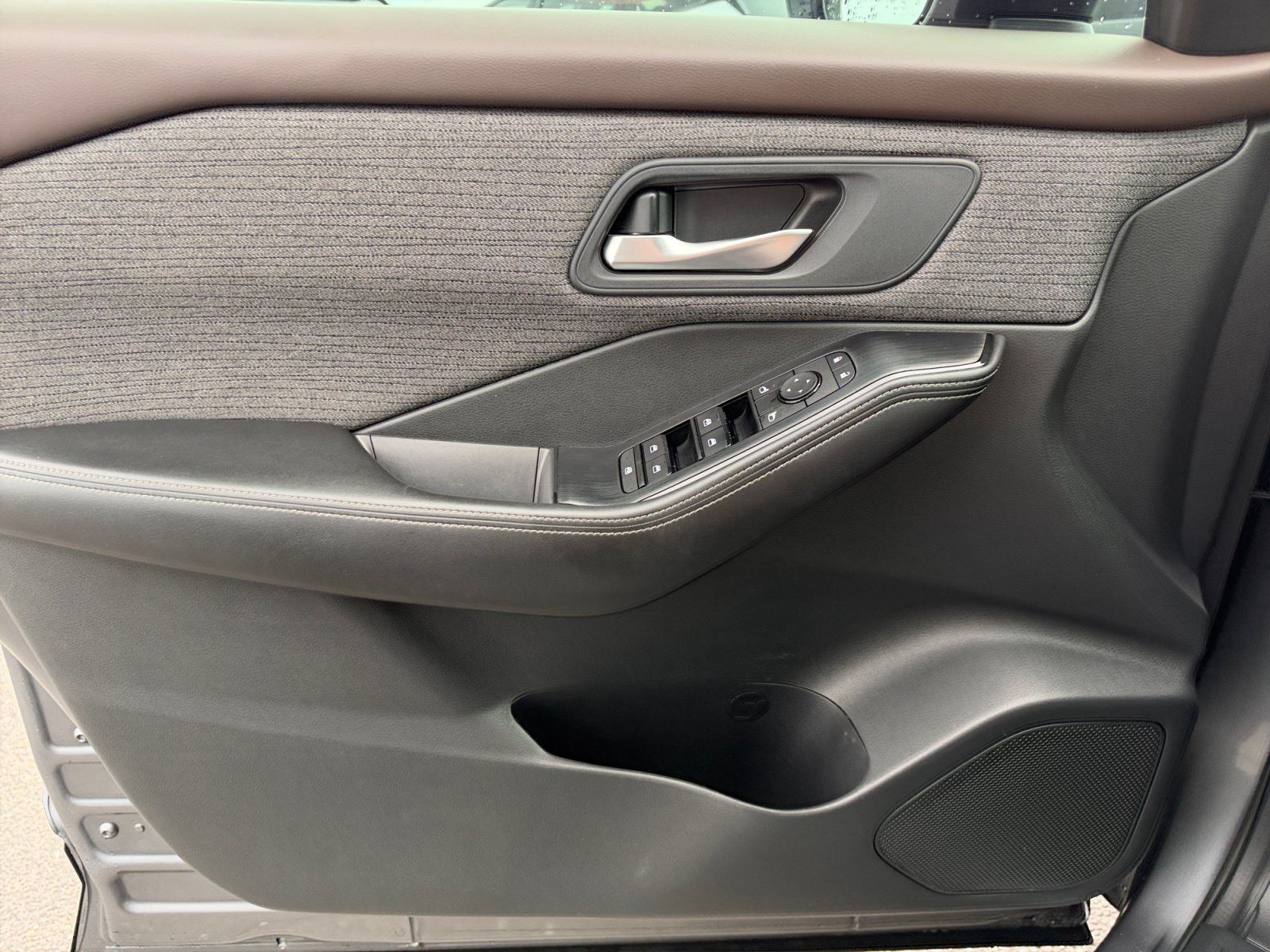 Used 2021 Nissan Rogue SV FWD image 13