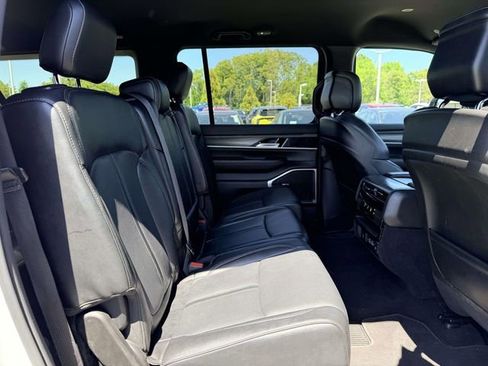 Used 2023 Jeep Wagoneer L Series II AWD/4WD image 11
