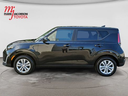 Used 2025 Kia Soul LX FWD image 9
