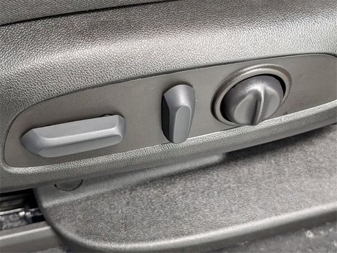 Certified 2022 Chevrolet Traverse LT w/ LPO, Blackout Package image 11