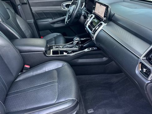 Certified 2023 Kia Sorento SX AWD/4WD image 16