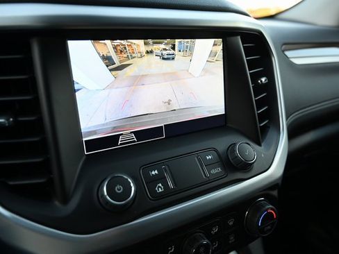 Used 2023 GMC Acadia SLE w/ Driver Convenience Package image 17