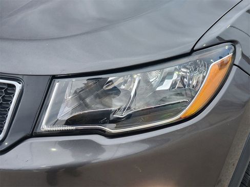 Used 2020 Jeep Compass Latitude w/ Popular Equipment Group image 9