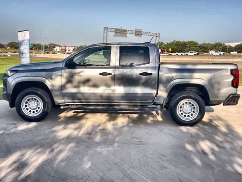 Used 2024 Chevrolet Colorado W/T w/ WT Convenience Package RWD image 4