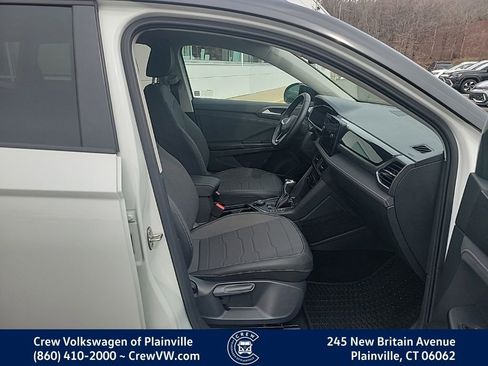 Certified 2025 Volkswagen Taos SE image 16