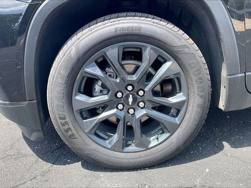 Used 2021 Chevrolet Traverse RS w/ LPO, Floor Liner Package FWD image 9