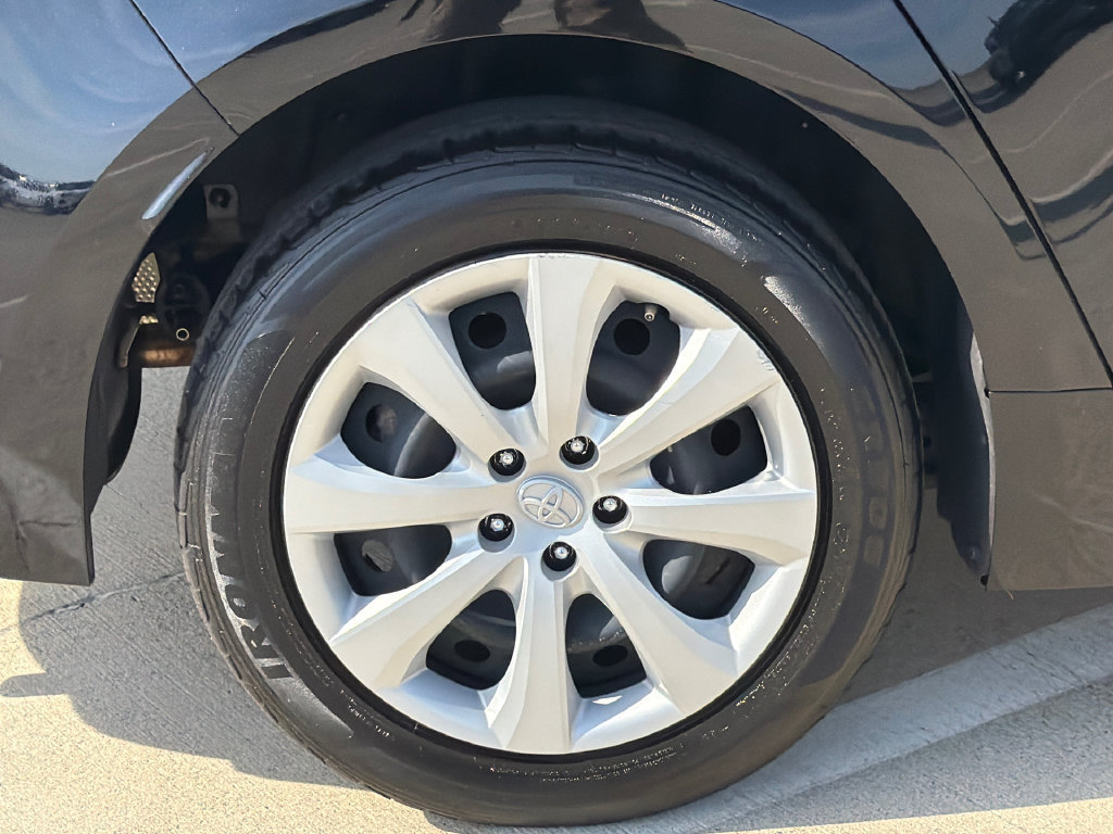 Used 2025 Toyota Corolla LE FWD image 7