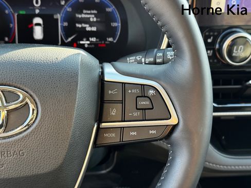 Used 2023 Toyota Highlander Platinum image 20